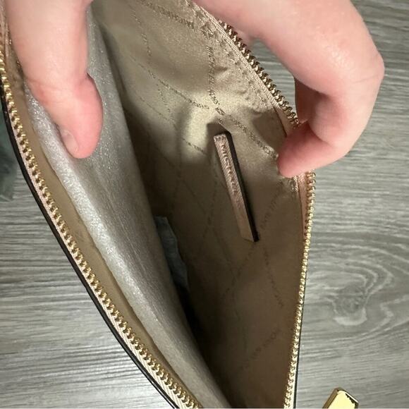 Michael Kors Jet Set Travel Trio 3 in 1‎ Wristlet in Nude/Magenta Pink/Red NWT - Picture 8 of 9